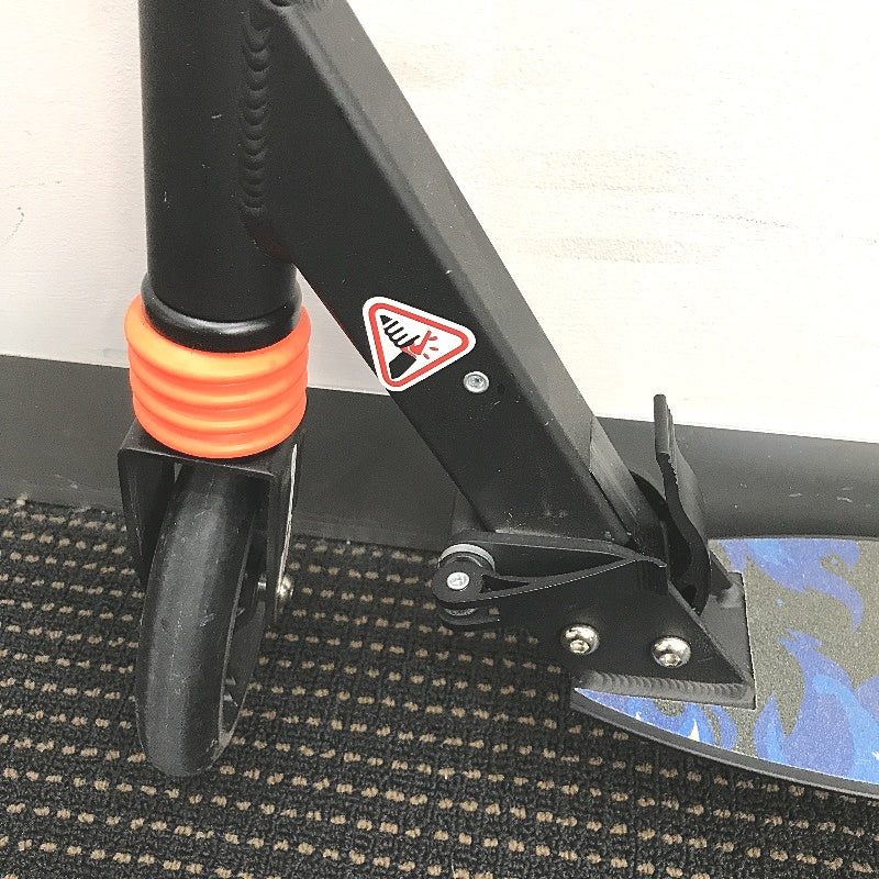 Leap Sports Kids' Lightweight Foldable Aluminum Black Push Kick Scooter DEMO - Image 3