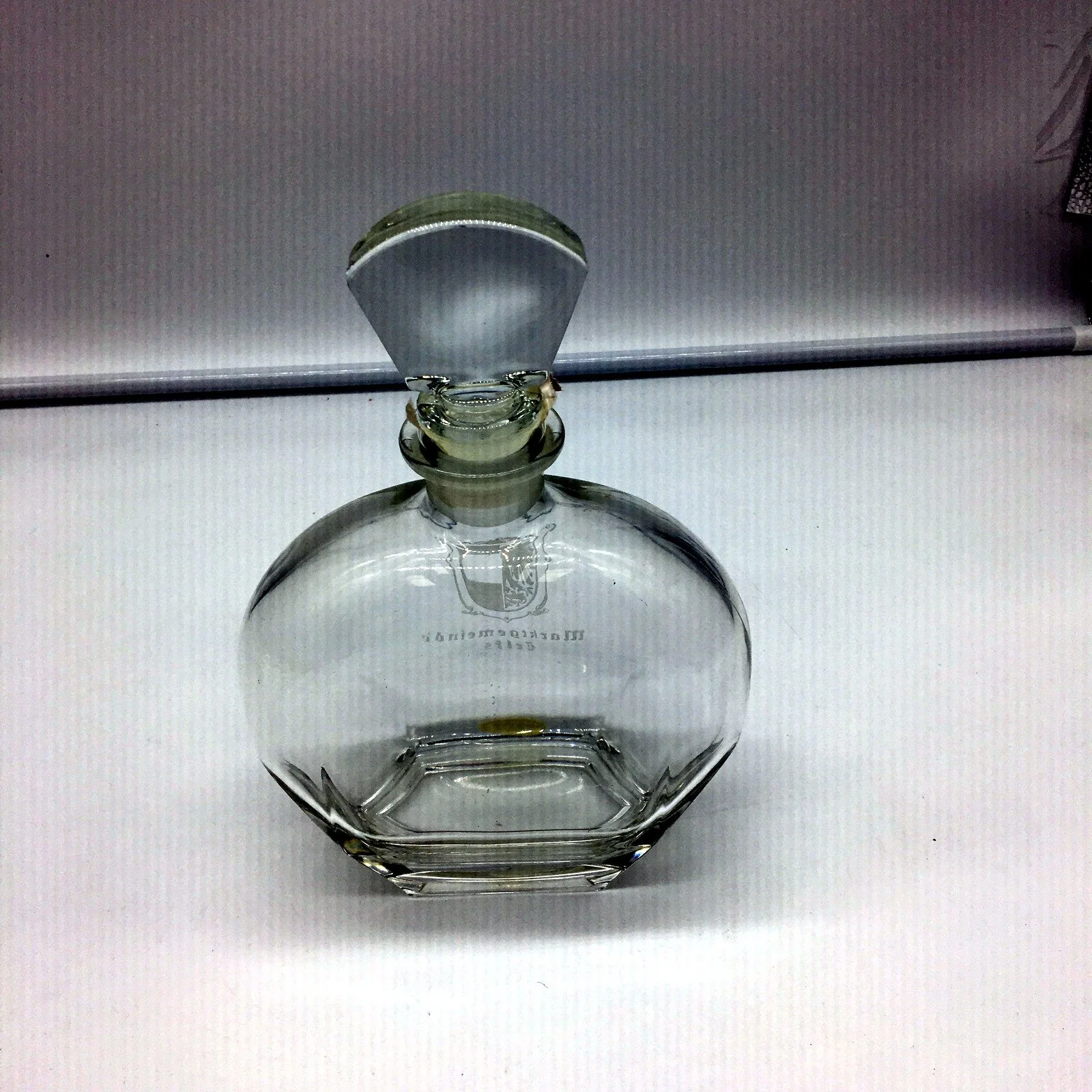 VINTAGE Kisslinger Crystal Liquor Decanter Glass Etched Decal Motif - Image 6