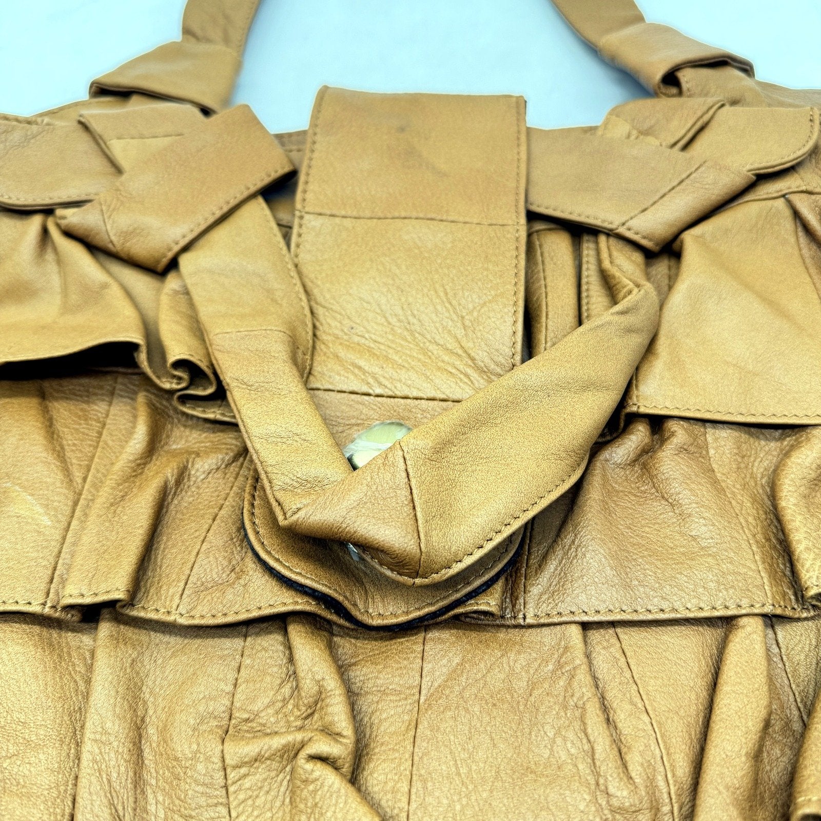 Ada.G Womens Natural Leather Handbag with Tan Ruffle Design & Shoulder Strap NEW - Image 4