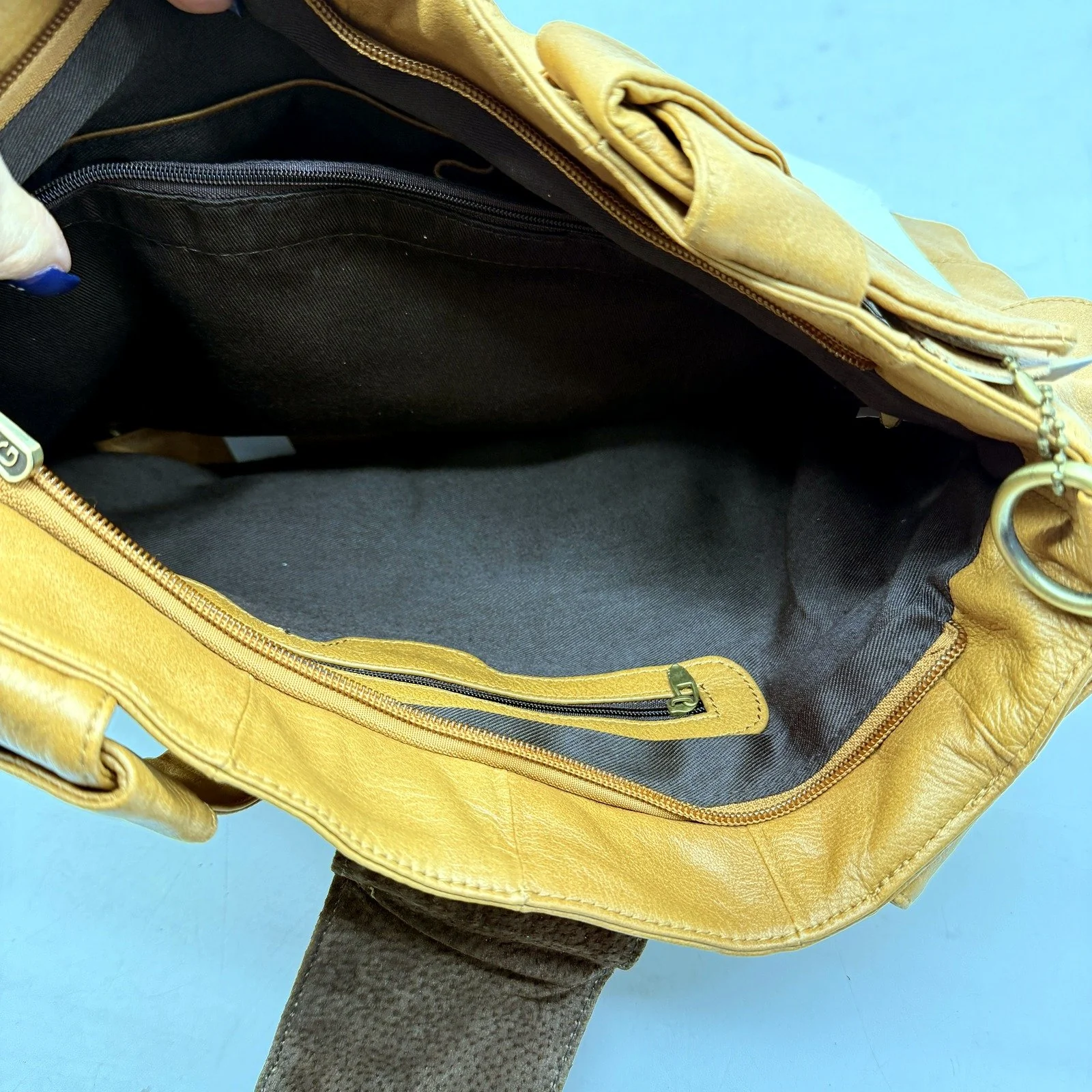 Ada.G Womens Natural Leather Handbag with Tan Ruffle Design & Shoulder Strap NEW - Image 5