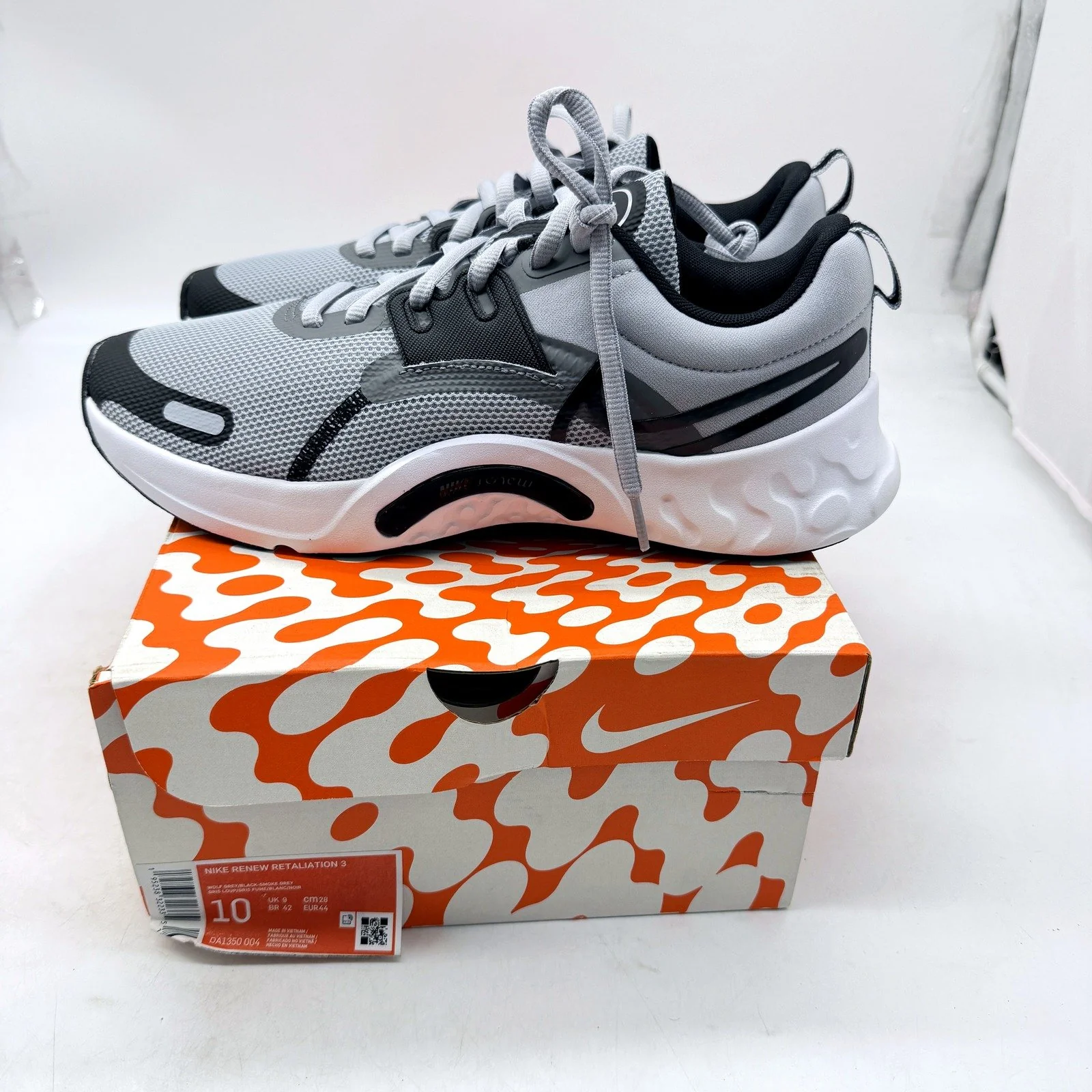 Nike Mens Renew Retaliation 3 Sneakers in Wolf Grey/Black Size US 10 NEW - Image 3