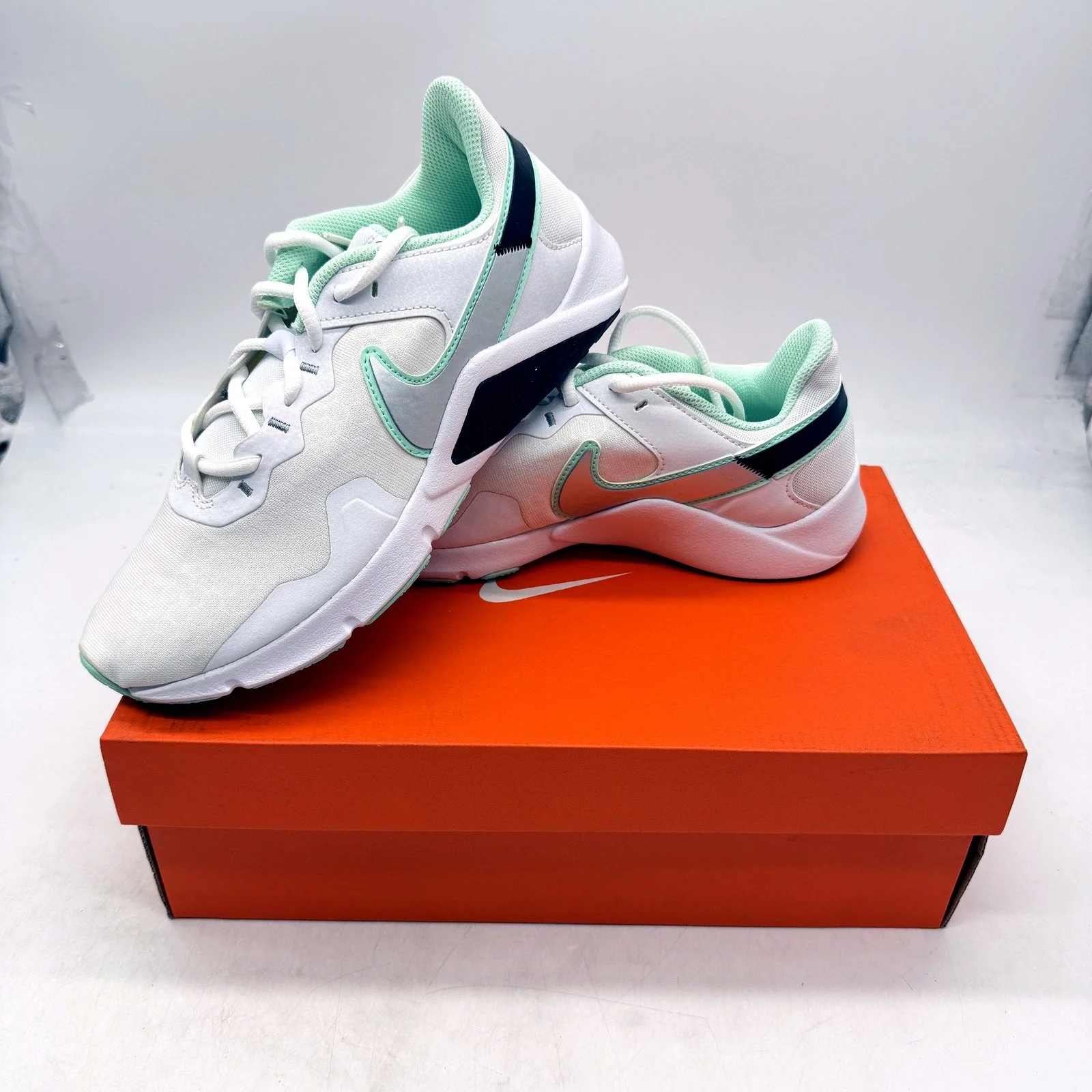 Nike Womens Legend Essential 2 Sneakers White Metallic Silver US 8 DEMO - Image 4