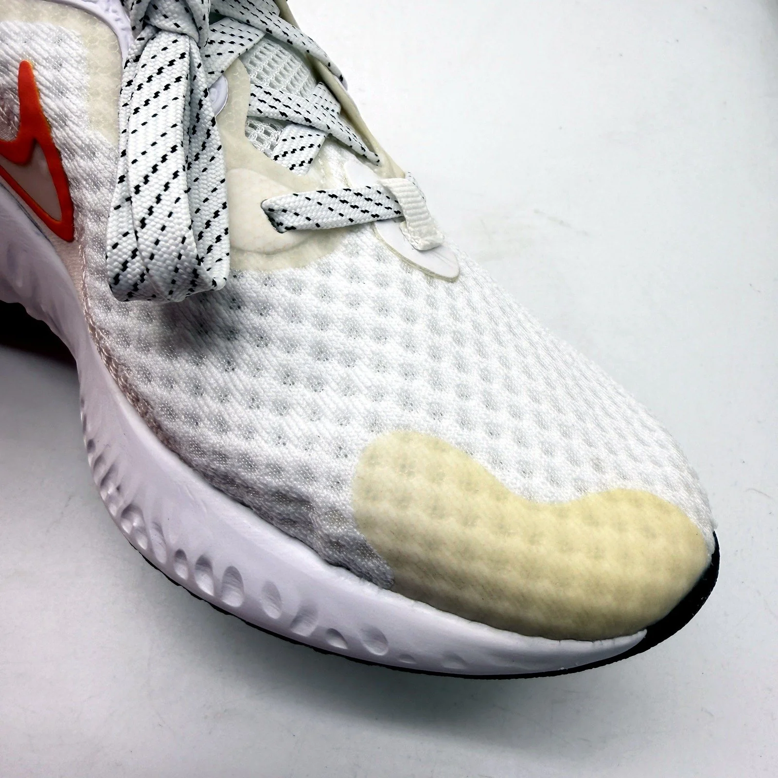 Nike Womens Cushioned Renew Run 2 Running Shoes, White, Size US 7.5 DEMO - Image 4