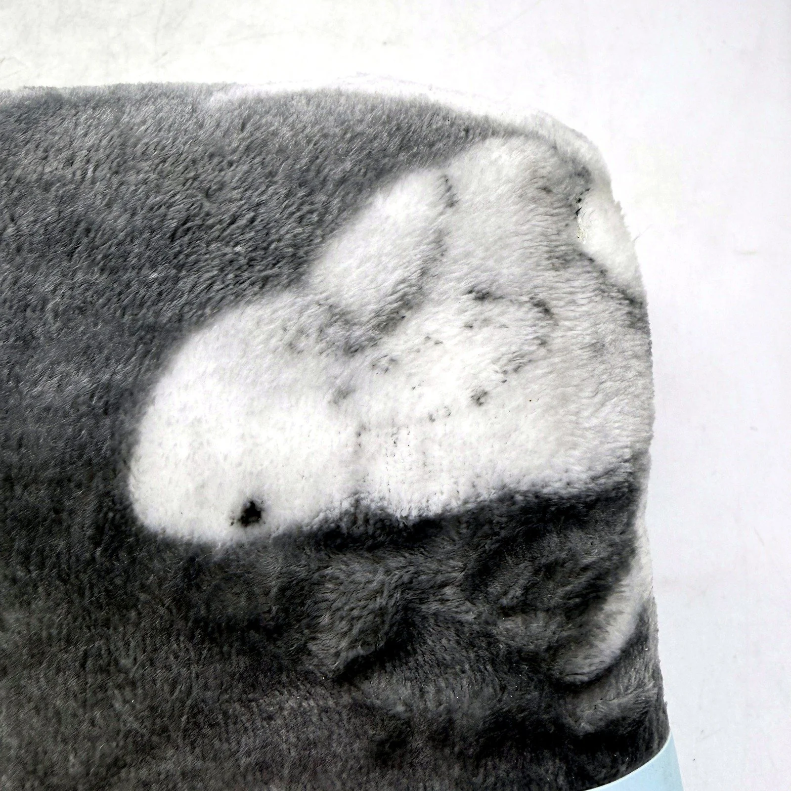 Premium Softness Fleece Throw Blanket Cozy Snuggle Grey with White Rabbits NEW - Image 4