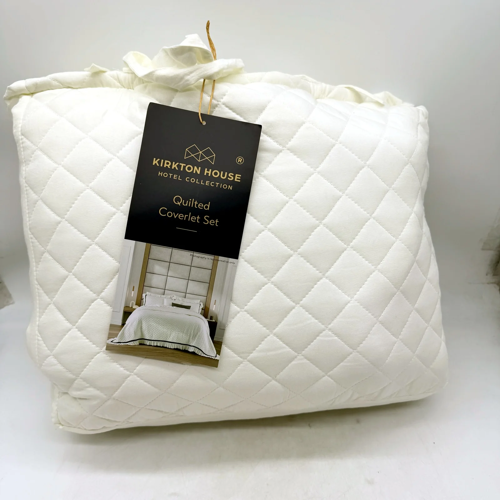 Quilted Coverlet Set White & Navy Trim Hotel Collection Fits Queen/King NEW - Image 2