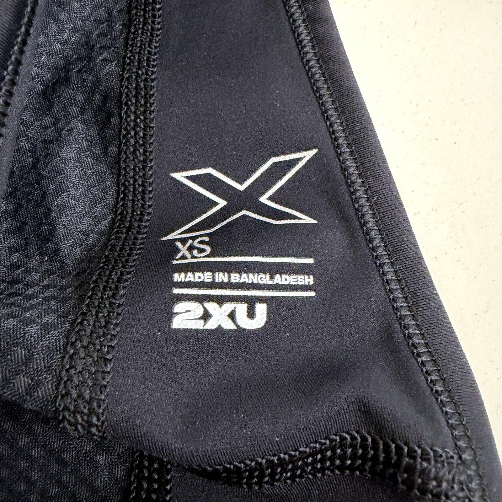 2XU Womens Breathable Moisture-Wicking Workout Tank Top in Black for Petite - Image 3