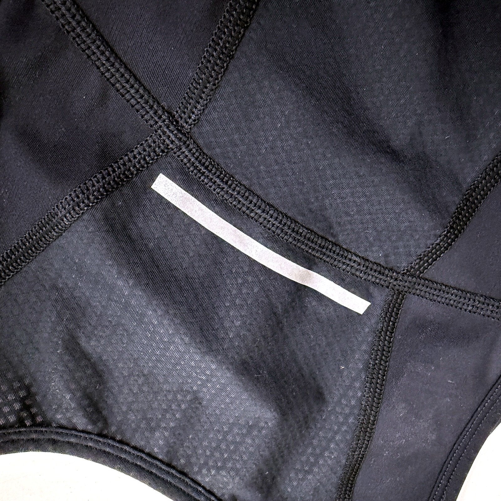 2XU Womens Breathable Moisture-Wicking Workout Tank Top in Black for Petite - Image 4