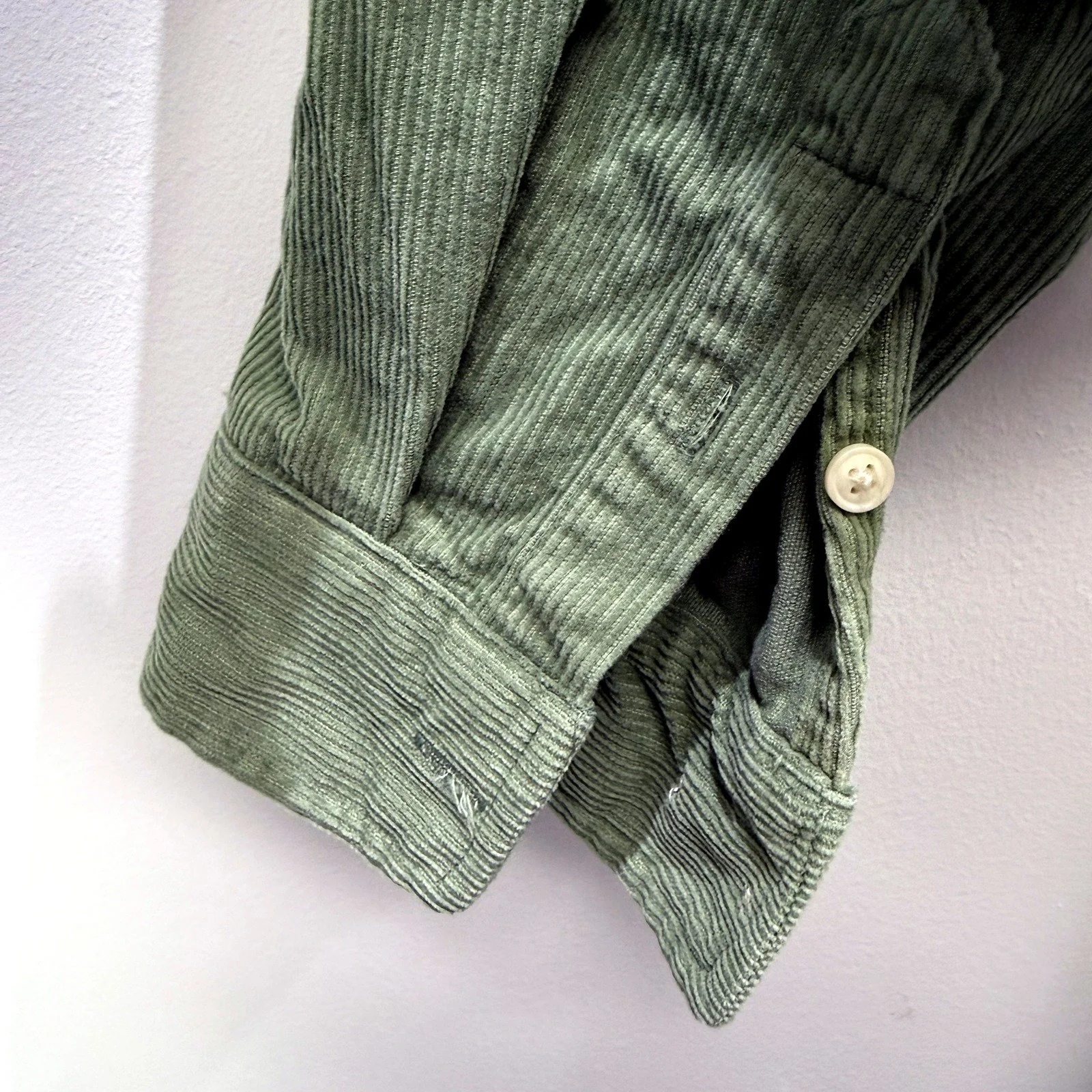 H&M Mens Relaxed Fit Sage Green Corduroy Shirt in Large Size - Image 3