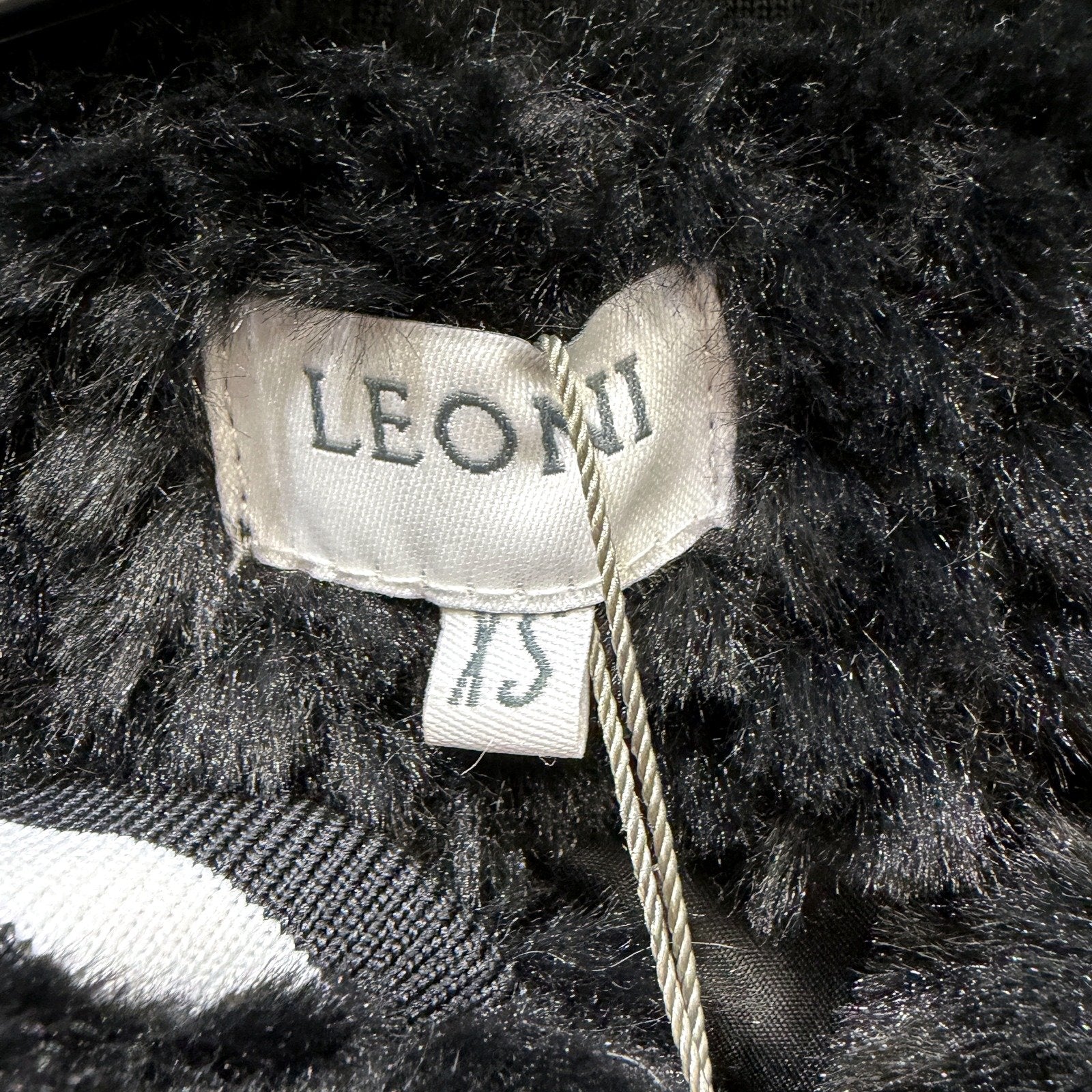 Leoni Womens Max Faux Fur Bomber Jacket in Black for Winter, XS Size NEW - Image 4
