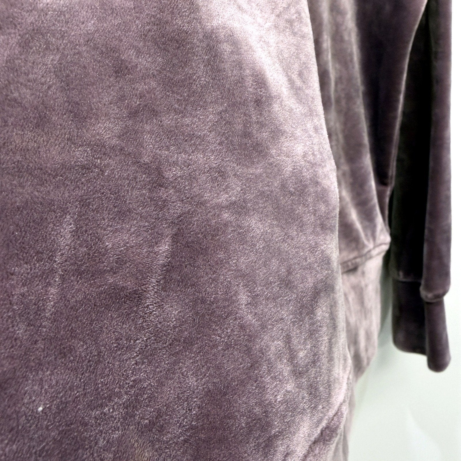Decjuba Womens Plum Pullover Velvet Sweatshirt Soft Cozy Loungewear Size M - Image 4
